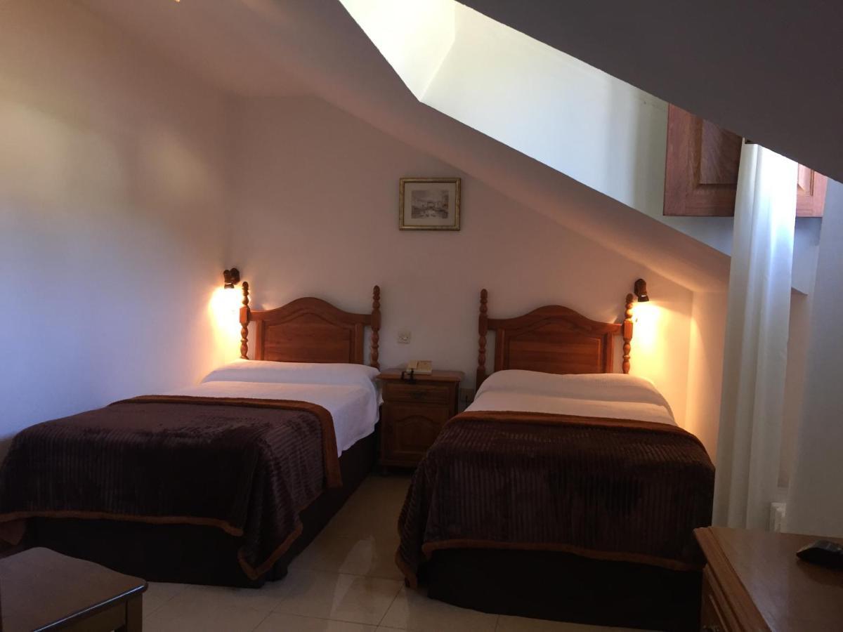 Hotel Trespalacios Panes Eksteriør bilde